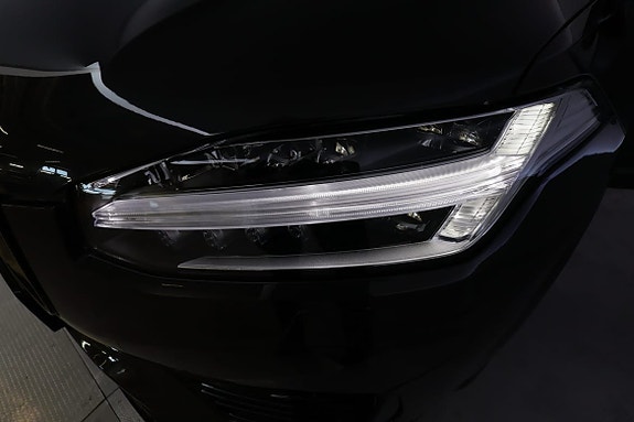 Volvo XC90 10 of 30