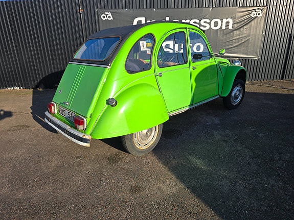 Citroen 2CV 3 of 4