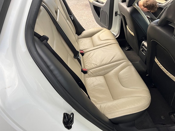 Volvo V60 8 of 12