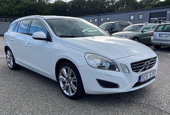 Volvo V60 2 of 12