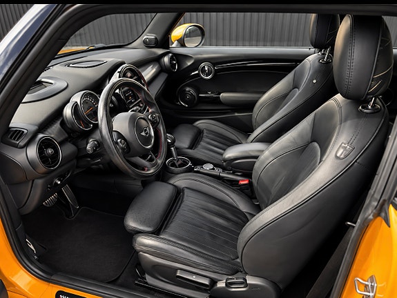 MINI Cooper S 3 of 5