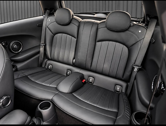 MINI Cooper S 4 of 5