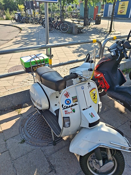 Piaggio Vespa PX 2 of 3
