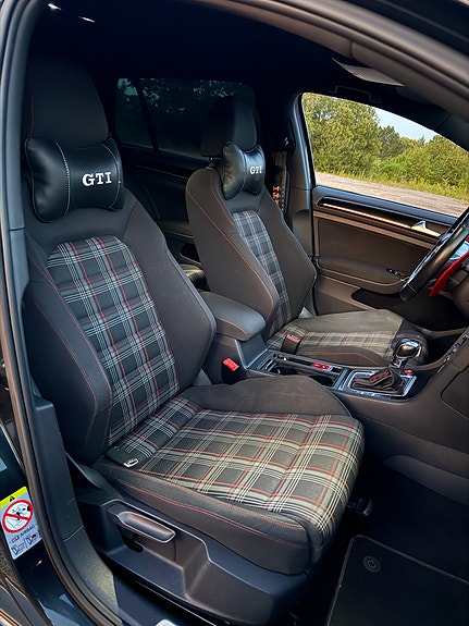 Volkswagen Golf VII 7 of 10