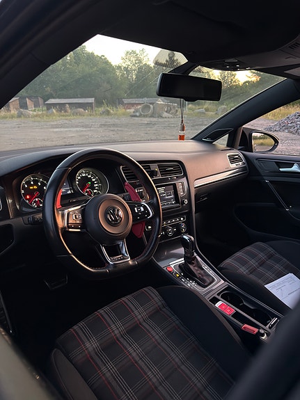 Volkswagen Golf VII 6 of 10