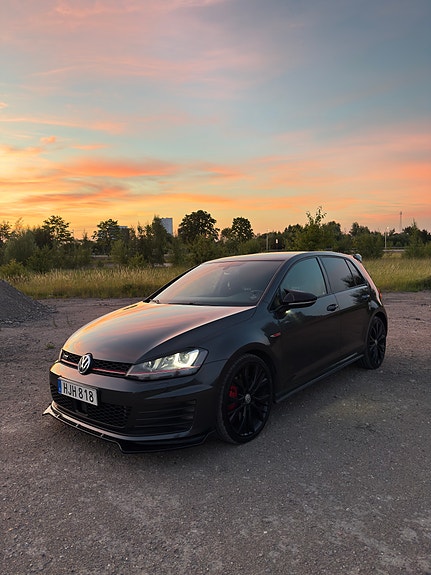 Volkswagen Golf VII 2 of 10