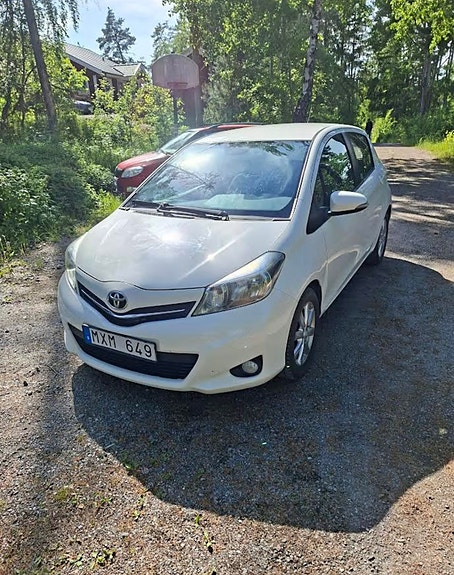 Toyota Yaris 5 of 10