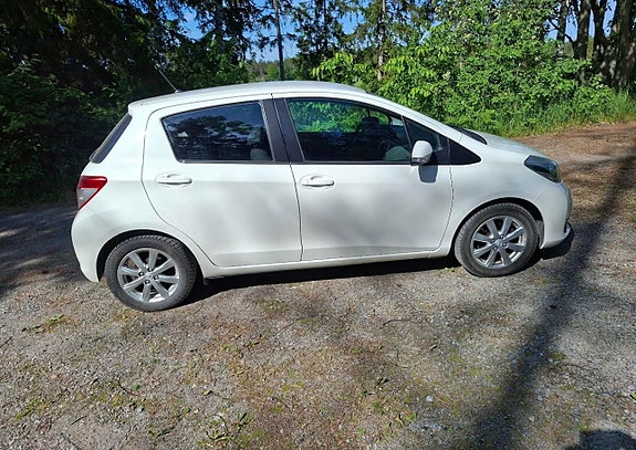 Toyota Yaris 4 of 10