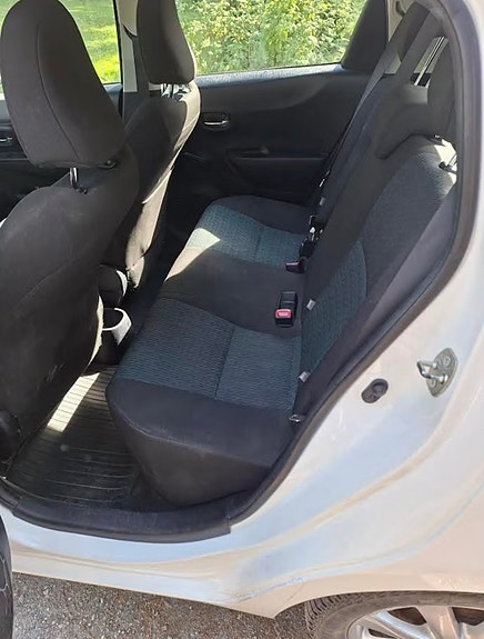 Toyota Yaris 7 of 10