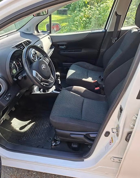Toyota Yaris 8 of 10