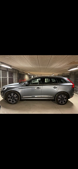 Volvo XC60 2 of 7