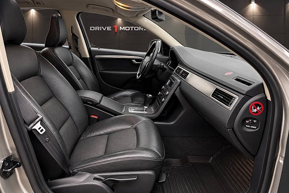 Volvo V70 6 of 9