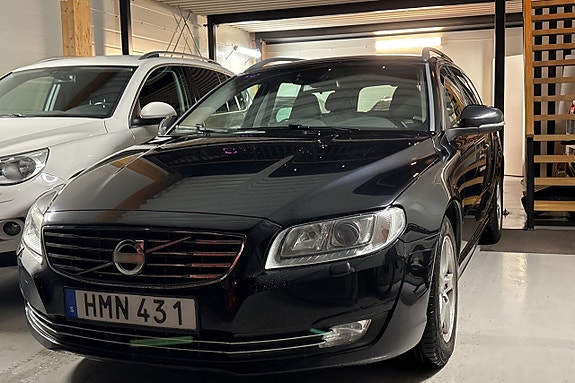 Volvo V70 2 of 13