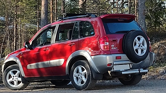 Toyota RAV4 3 of 3