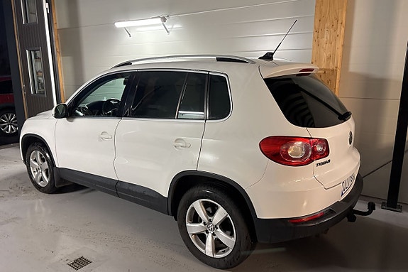 Volkswagen Tiguan 3 of 10