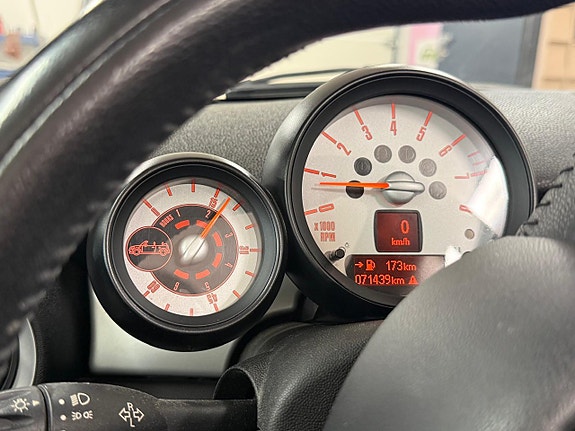 MINI Cooper 22 of 27