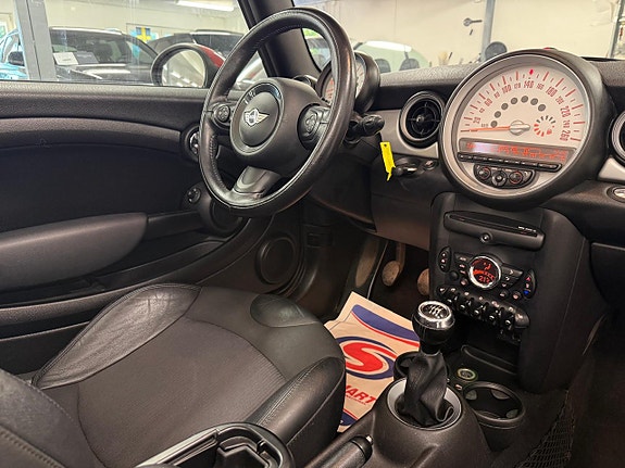 MINI Cooper 18 of 27