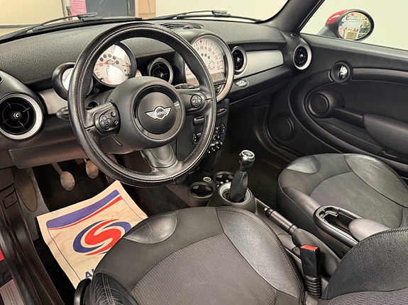 MINI Cooper 13 of 27