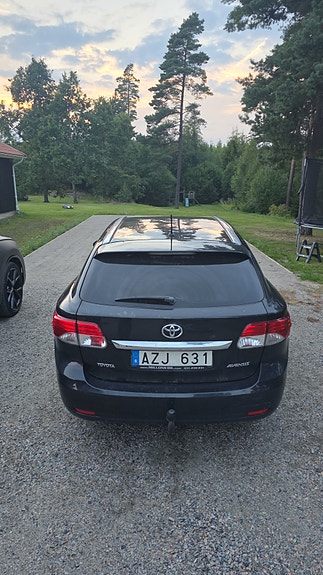 Toyota Avensis 4 of 7