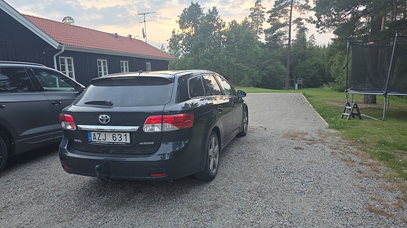 Toyota Avensis 3 of 7