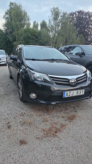 Toyota Avensis 2 of 7