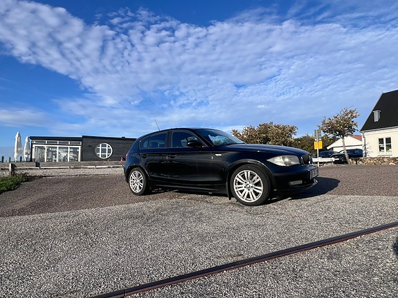 BMW 118d 2 of 15