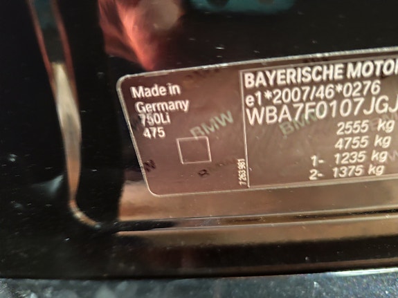 BMW 750iL 16 of 20