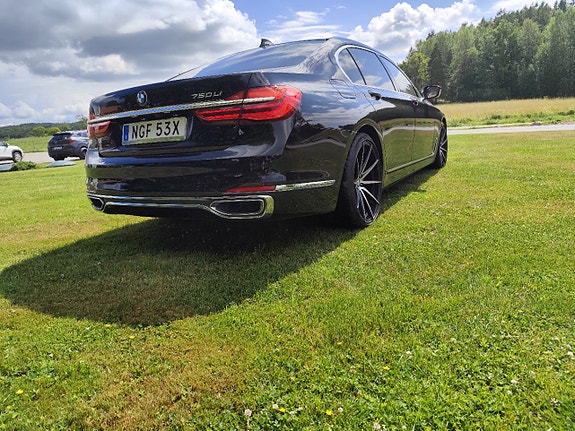 BMW 750iL 6 of 20