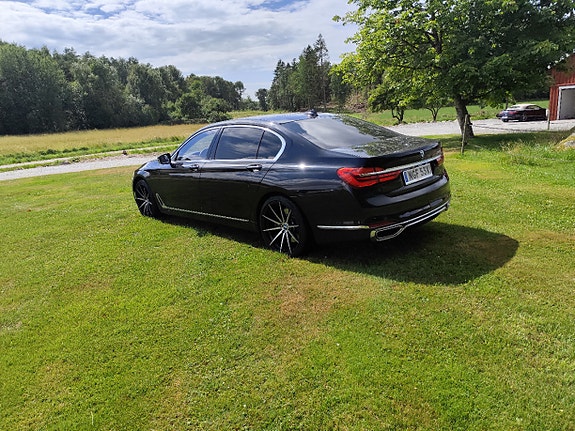 BMW 750iL 5 of 20