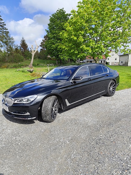 BMW 750iL 2 of 20