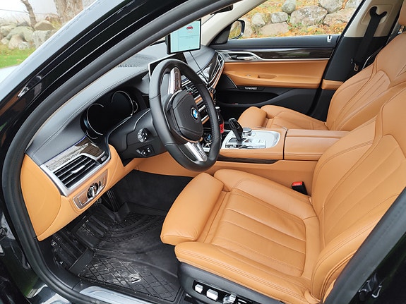 BMW 750iL 11 of 20