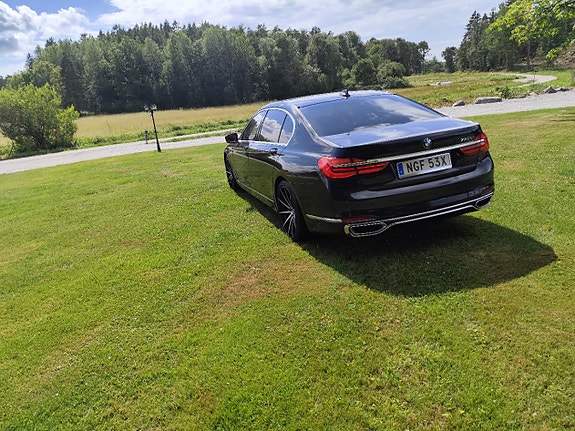 BMW 750iL 7 of 20