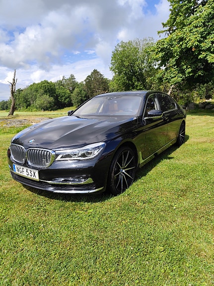 BMW 750iL 4 of 20