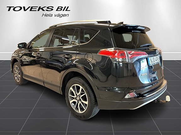 Toyota RAV4 4 of 19