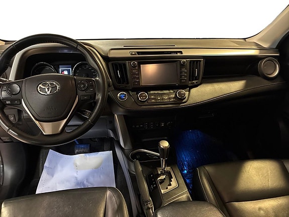 Toyota RAV4 10 of 19