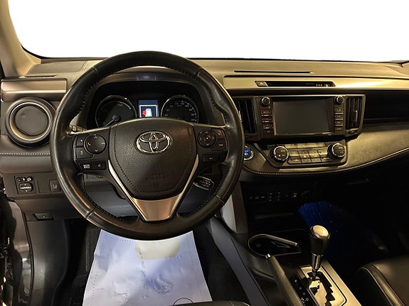 Toyota RAV4 9 of 19