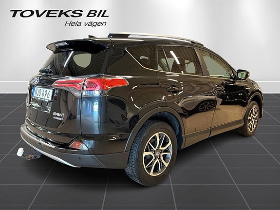 Toyota RAV4 2 of 19