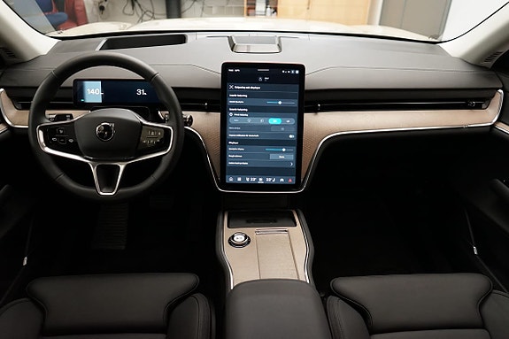 Volvo EX90 6 of 22
