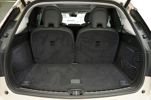 Volvo EX90 8 of 22