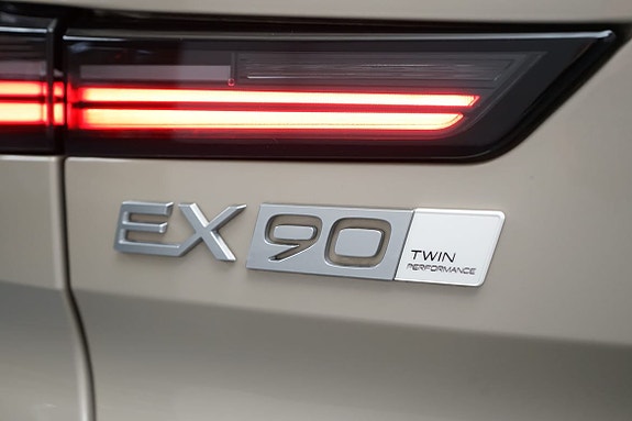 Volvo EX90 17 of 22