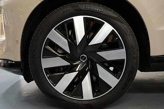 Volvo EX90 22 of 22