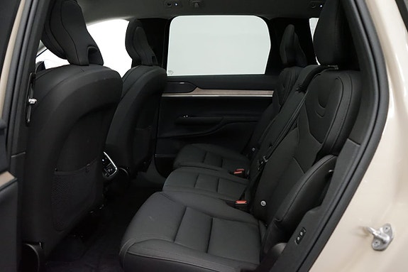 Volvo EX90 7 of 22