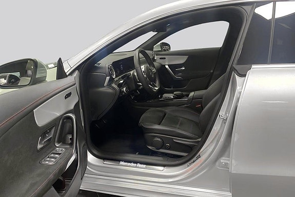 Mercedes-Benz CLA200 8 of 15