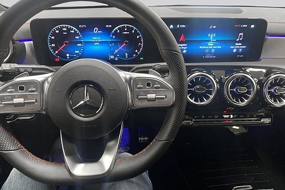 Mercedes-Benz CLA200 11 of 15