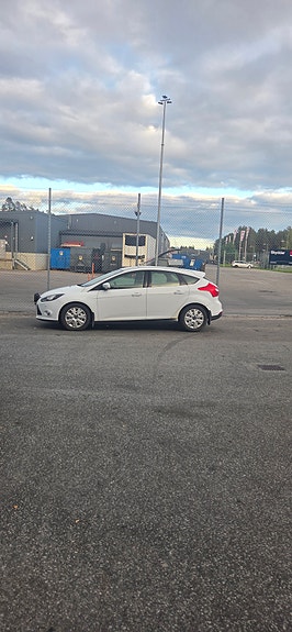 Ford Focus 2 of 7