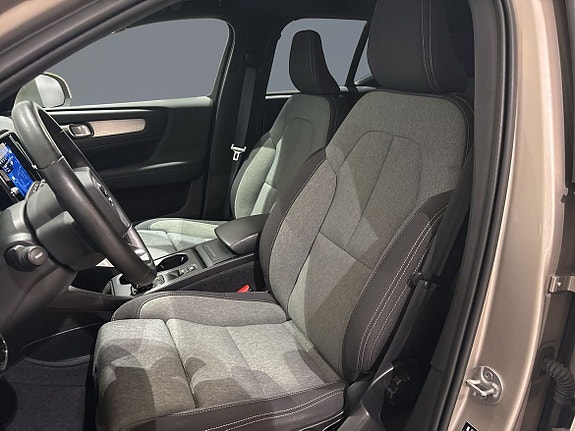 Volvo XC40 7 of 12