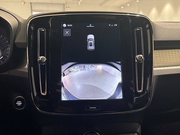 Volvo XC40 11 of 12