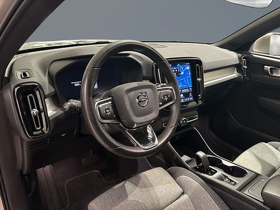 Volvo XC40 6 of 12