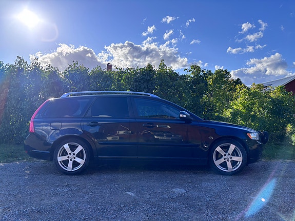 Volvo V50 2 of 9