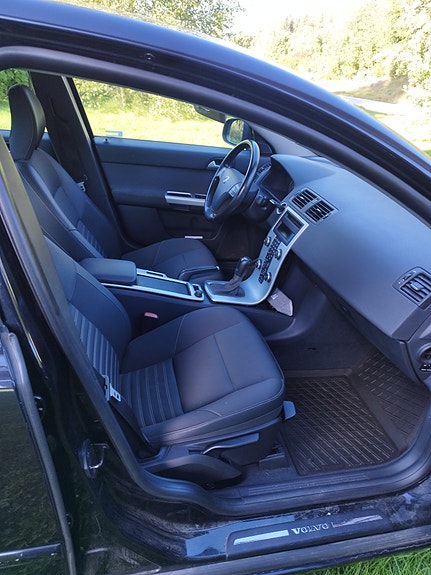 Volvo S40 2 of 8